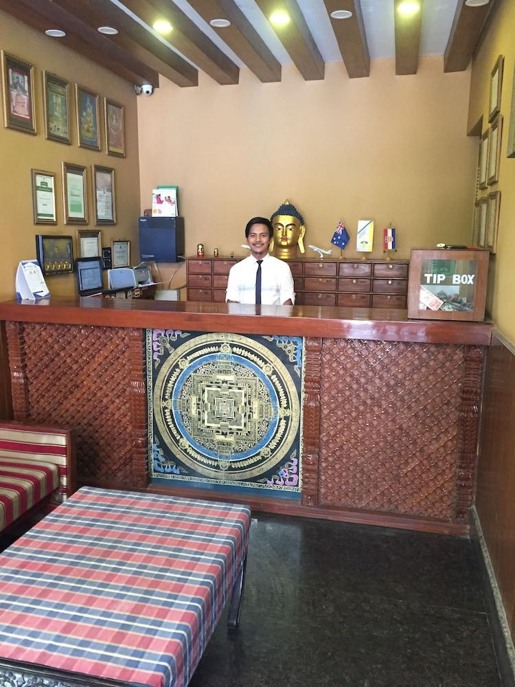 Hotel Thorong Peak Kathmandu Buitenkant foto
