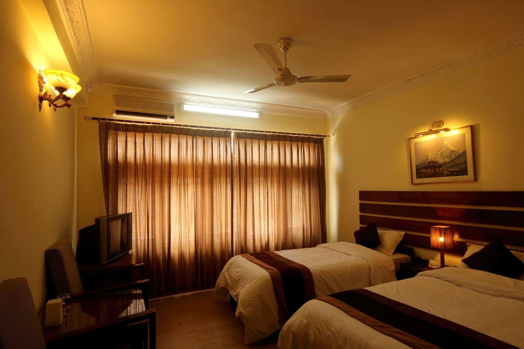 Hotel Thorong Peak Kathmandu Buitenkant foto