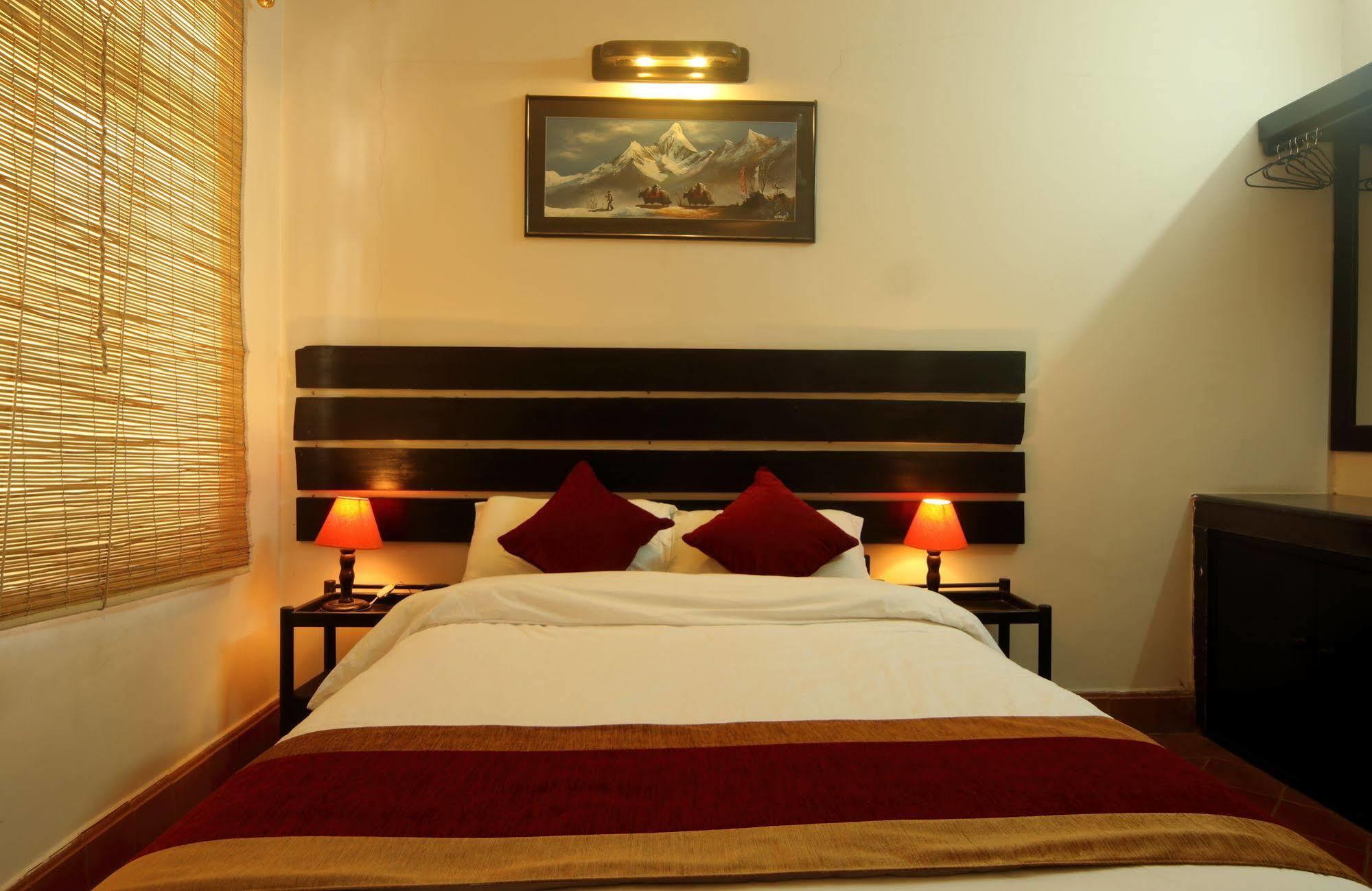 Hotel Thorong Peak Kathmandu Buitenkant foto
